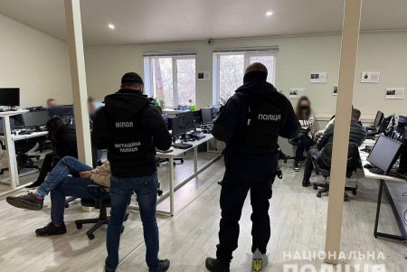 В Одессе два мошеннических call-центра выманивали данные банковских карт у иностранцев и снимали с них деньги с помощью спецтехники