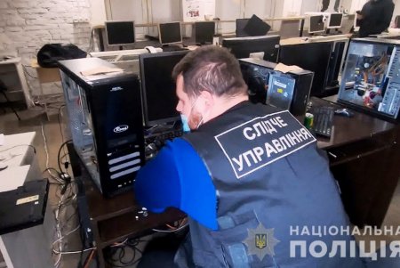 В Одессе два мошеннических call-центра выманивали данные банковских карт у иностранцев и снимали с них деньги с помощью спецтехники