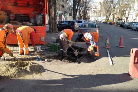 Коммунальщики за неделю очистили и отремонтировали элементы улично-дорожной сети в разных районах города