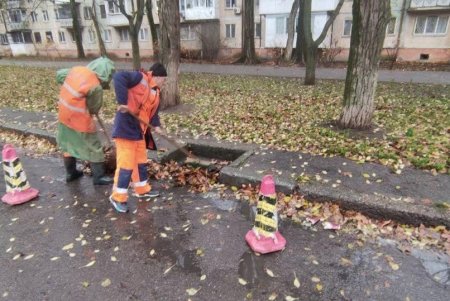 Коммунальщики за неделю очистили и отремонтировали элементы улично-дорожной сети в разных районах города