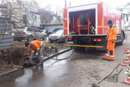 Коммунальщики за неделю очистили и отремонтировали элементы улично-дорожной сети в разных районах города