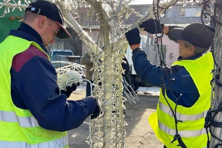 Километры светодиодной ленты и миллионы разноцветных огоньков: Одессу украшают к новогодним праздникам (фото, видеокомментарий)