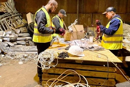 Километры светодиодной ленты и миллионы разноцветных огоньков: Одессу украшают к новогодним праздникам (фото, видеокомментарий)