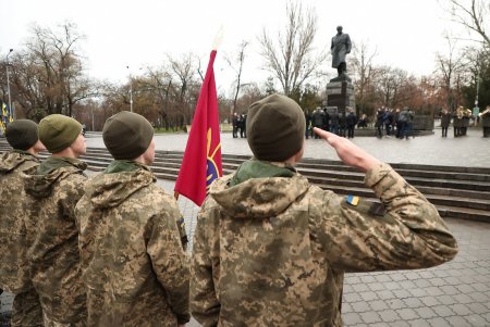 В парке Шевченко возложили цветы в честь 30-й годовщины Вооруженных Сил Украины (фото)