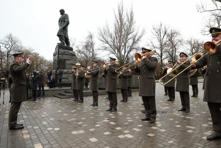 В парке Шевченко возложили цветы в честь 30-й годовщины Вооруженных Сил Украины (фото)