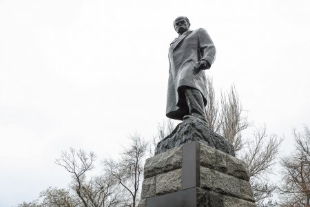 В парке Шевченко возложили цветы в честь 30-й годовщины Вооруженных Сил Украины (фото)