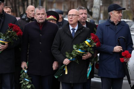 В парке Шевченко возложили цветы в честь 30-й годовщины Вооруженных Сил Украины (фото)