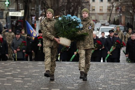 В парке Шевченко возложили цветы в честь 30-й годовщины Вооруженных Сил Украины (фото)