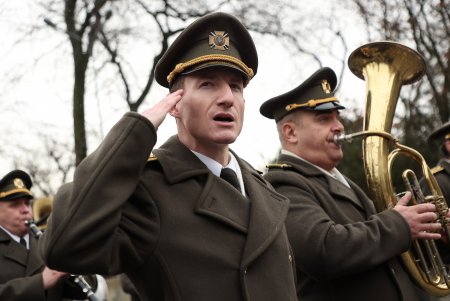 В парке Шевченко возложили цветы в честь 30-й годовщины Вооруженных Сил Украины (фото)