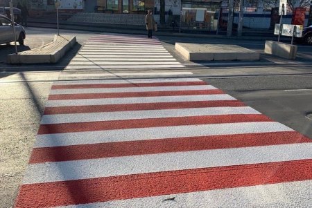 Одесские коммунальщики привели в порядок дорожные знаки, светофоры и разметку во всех районах города (фото)