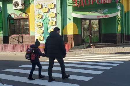 Одесские коммунальщики привели в порядок дорожные знаки, светофоры и разметку во всех районах города (фото)