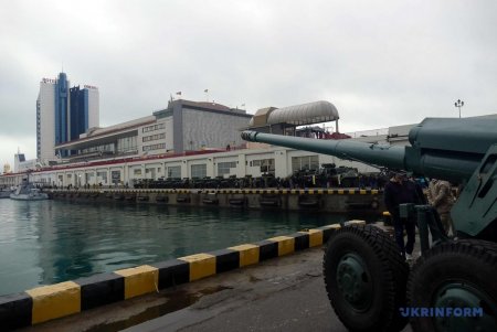 На Морвокзале продемонстрировали боевой арсенал украинских ВМС (фото)