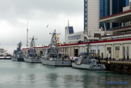 На Морвокзале продемонстрировали боевой арсенал украинских ВМС (фото)