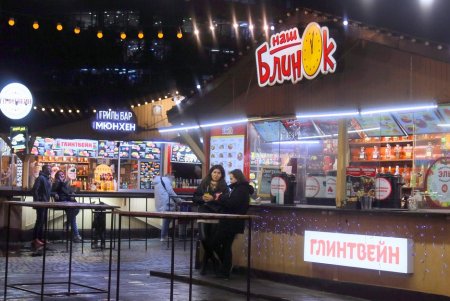 Приморский бульвар засиял новогодними огнями (фоторепортаж)
