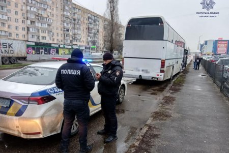 На Черноморского Казачества полицейские остановили пассажирский автобус, которым управлял пьяный водитель (фото)