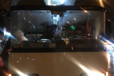 На Черноморского Казачества полицейские остановили пассажирский автобус, которым управлял пьяный водитель (фото)
