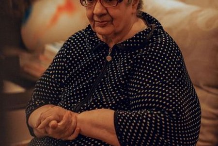 Сотрудники центра медпомощи на Таирова делают паллиативным пациентам перед праздниками на дому макияж (фото)