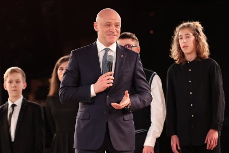 Мэр Геннадий Труханов вручил одаренным юным горожанам премию «Народное признание» – «Одессит года» (фото, видео)