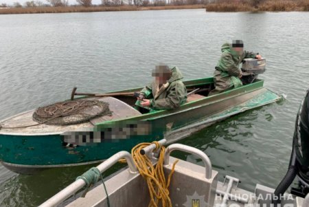Полицейские выявили восемь браконьеров и более десятка реализаторов, которые незаконно торговали морепродуктами на одесских рынках (фото)