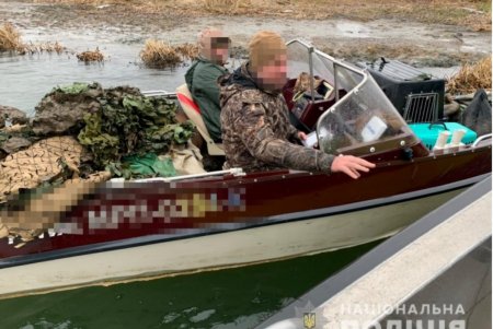 Полицейские выявили восемь браконьеров и более десятка реализаторов, которые незаконно торговали морепродуктами на одесских рынках (фото)