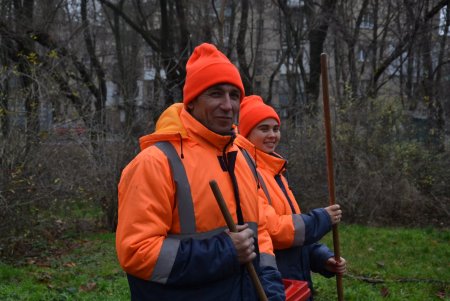 Два ЖКС города приобрели для расчистки снежных заносов мини-тракторы, способные заменить десятки дворников (фото)