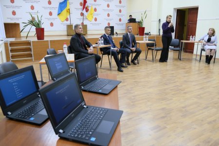 Одесские педагоги в рамках национальной программы получат более двух тысяч ноутбуков (фоторепортаж)