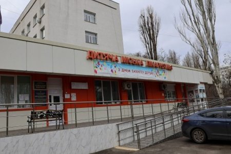 Мэр вручил юным пациентам детской больницы №3 подарки в честь Дня Святого Николая (фото)