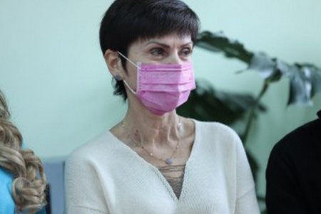 Мэр вручил юным пациентам детской больницы №3 подарки в честь Дня Святого Николая (фото)