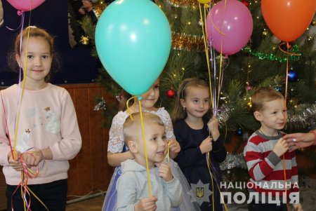 Полицейские поздравили юных жителей Одесской области с Днем Святого Николая (фото)