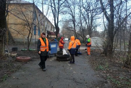 Во всех районах Одессы коммунальщики провели традиционный субботник (фото)