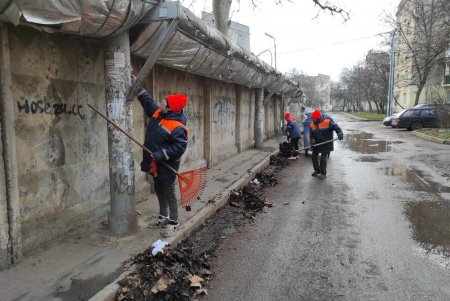 Во всех районах Одессы коммунальщики провели традиционный субботник (фото)