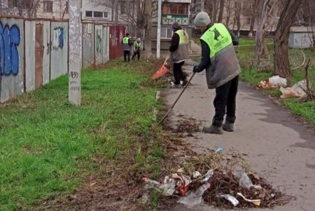 Во всех районах Одессы коммунальщики провели традиционный субботник (фото)