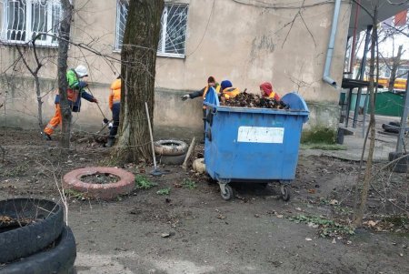Во всех районах Одессы коммунальщики провели традиционный субботник (фото)
