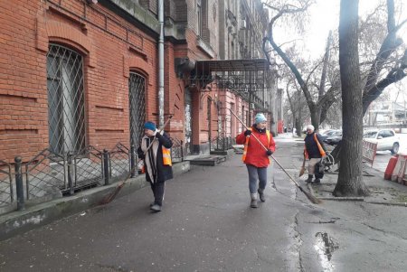 Во всех районах Одессы коммунальщики провели традиционный субботник (фото)
