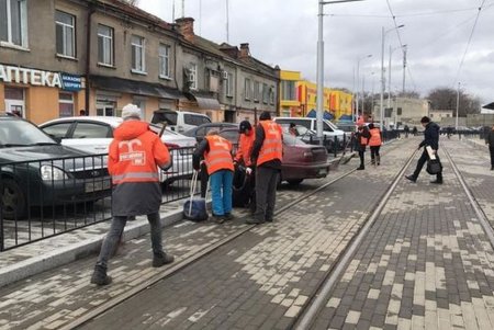 Во всех районах Одессы коммунальщики провели традиционный субботник (фото)