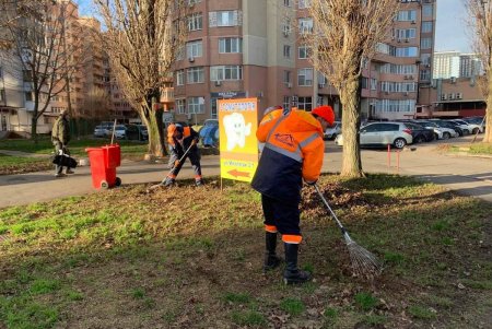 Во всех районах Одессы коммунальщики провели традиционный субботник (фото)