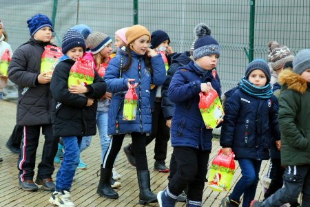 Главная площадь Одессы готовится к празднованию новогодних и рождественских праздников (фоторепортаж)