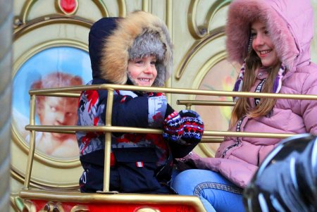 Главная площадь Одессы готовится к празднованию новогодних и рождественских праздников (фоторепортаж)