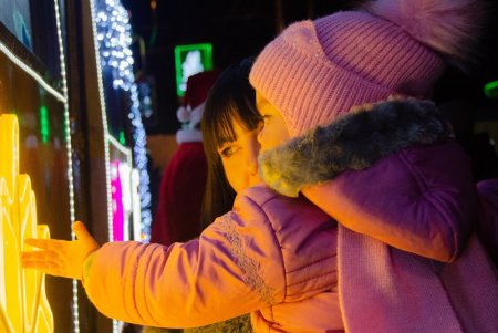 Юбилейный парад новогодних троллейбусов прошел в Одессе (фото)