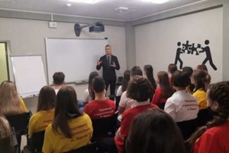 Для лидеров ученического самоуправления Одессы провели тренинг по воспитанию толерантного поведения и культуре общения в многокультурном городе (фото)
