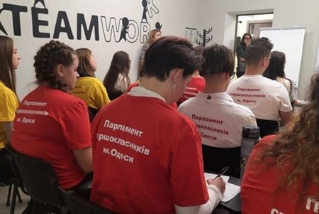 Для лидеров ученического самоуправления Одессы провели тренинг по воспитанию толерантного поведения и культуре общения в многокультурном городе (фото)
