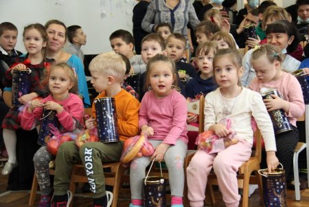 В двух районах города проведены праздники ко Дню Святого Николая для детей с особыми потребностями (фото)