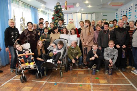 В двух районах города проведены праздники ко Дню Святого Николая для детей с особыми потребностями (фото)