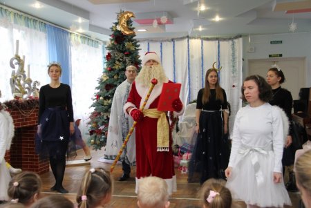 В двух районах города проведены праздники ко Дню Святого Николая для детей с особыми потребностями (фото)