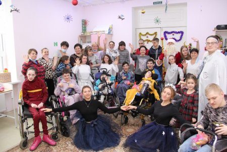 В двух районах города проведены праздники ко Дню Святого Николая для детей с особыми потребностями (фото)