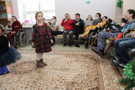 В двух районах города проведены праздники ко Дню Святого Николая для детей с особыми потребностями (фото)