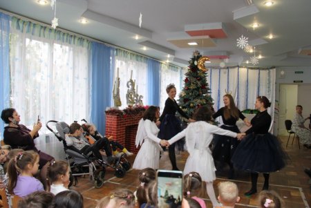 В двух районах города проведены праздники ко Дню Святого Николая для детей с особыми потребностями (фото)