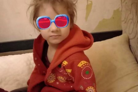 В Суворовском районе двух маленьких девочек изъяли из семьи, которая живет в антисанитарных условиях (фото)