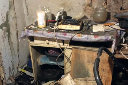 В Суворовском районе двух маленьких девочек изъяли из семьи, которая живет в антисанитарных условиях (фото)