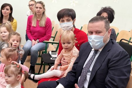 С днем Святого Николая поздравили маленьких одесситов в Домах ребенка и детских больницах (фото)